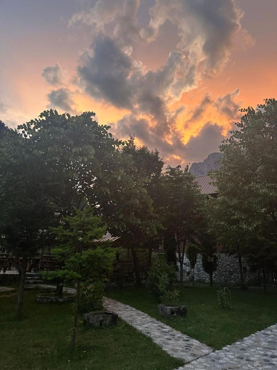 Готель Valbona Relax Екстер'єр фото